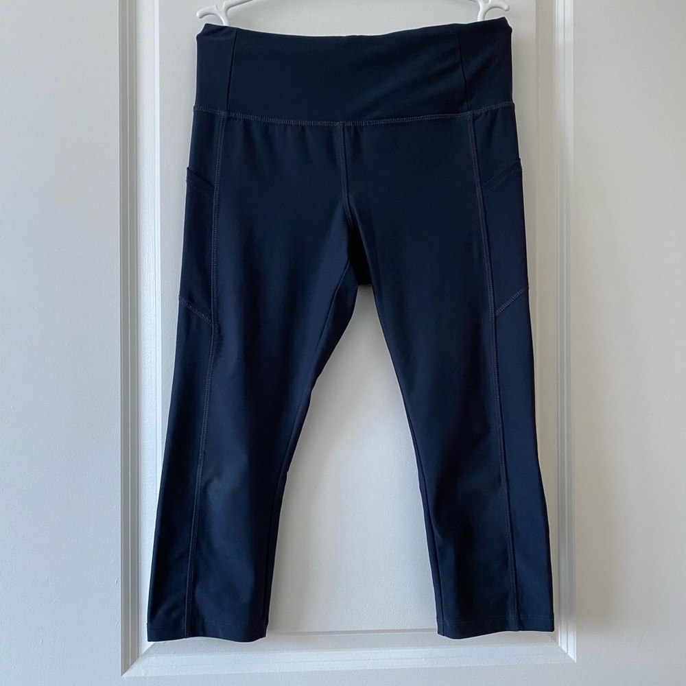 Vogo athletica navy sz M capri leggings